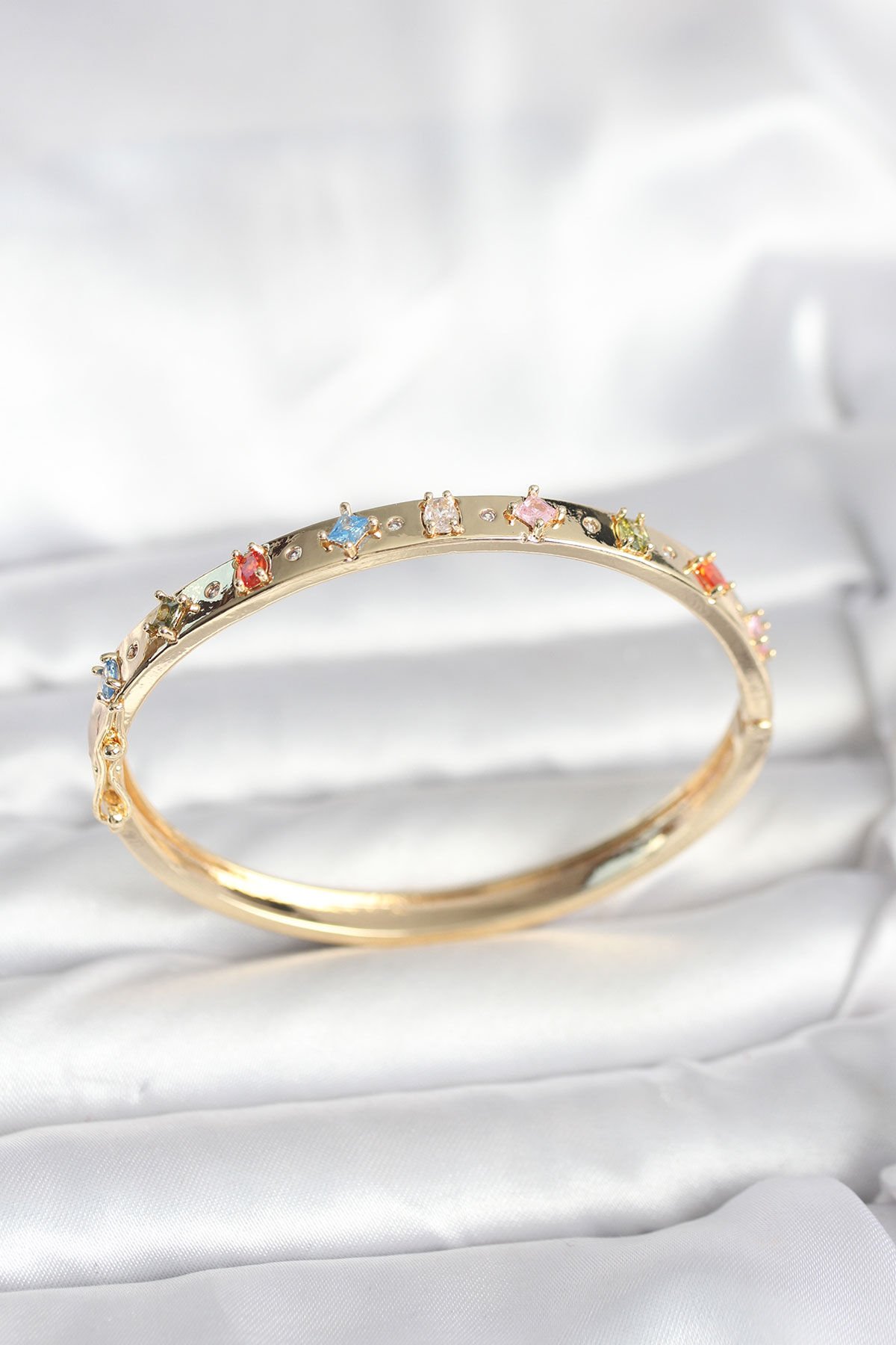 Pirinç Gold Renk Zirkon Taşlı Kelepçe Bileklik - TJ-BB8087