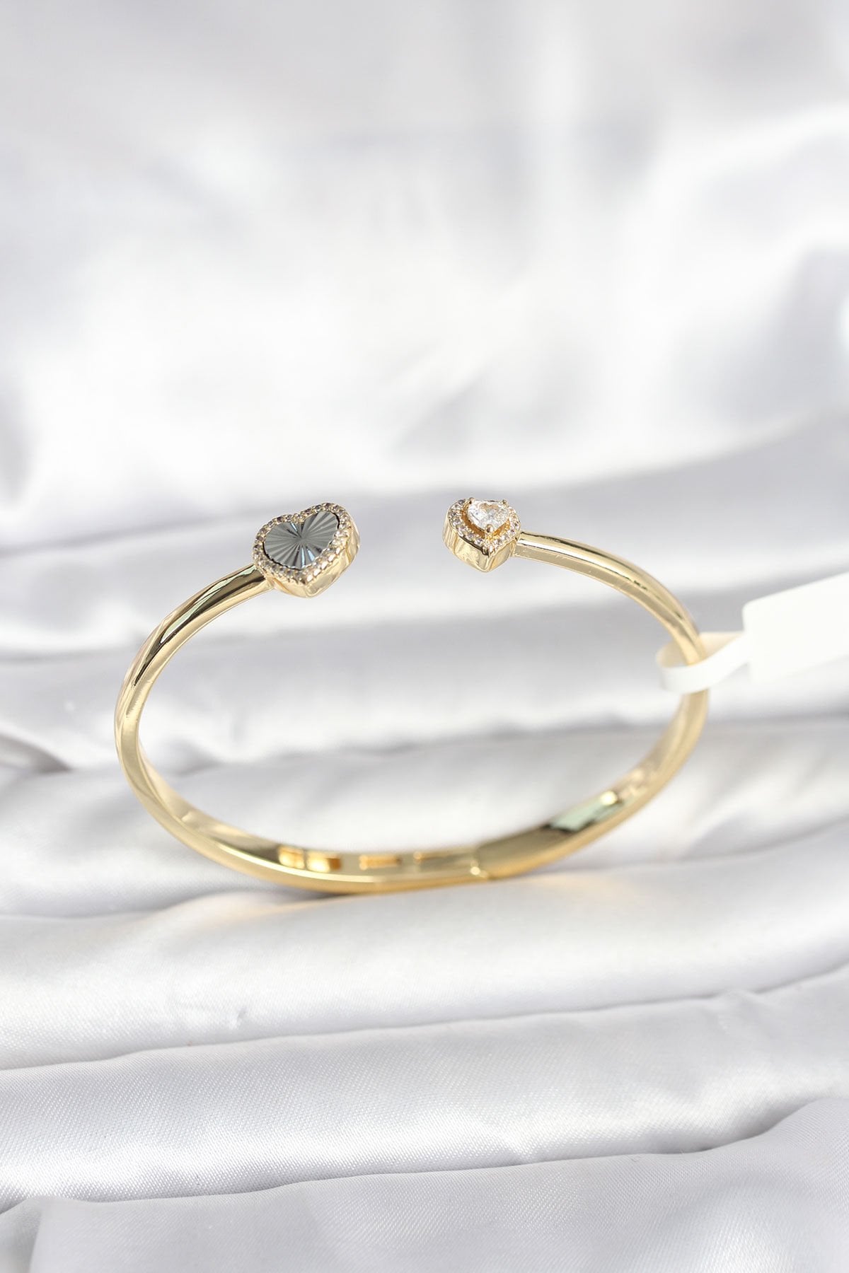 Pirinç Gold Renk Kalpli Model Kadın Kelepçe Bileklik - TJ-BB8089