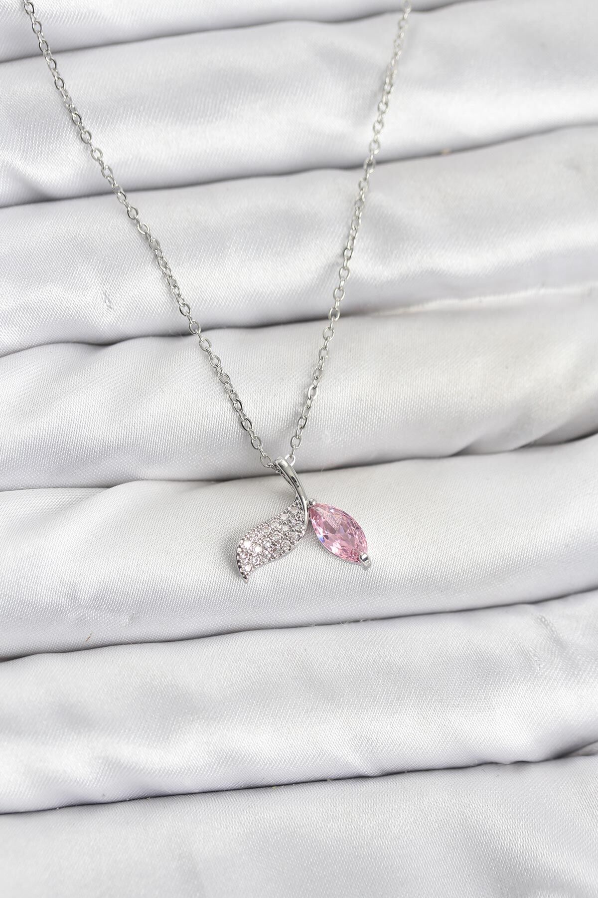 316L Çelik Zincir Gümüş Renk Balık Kuyruğu Model Zirkon Taşlı Kadın Kolye - TJ-BKO10856