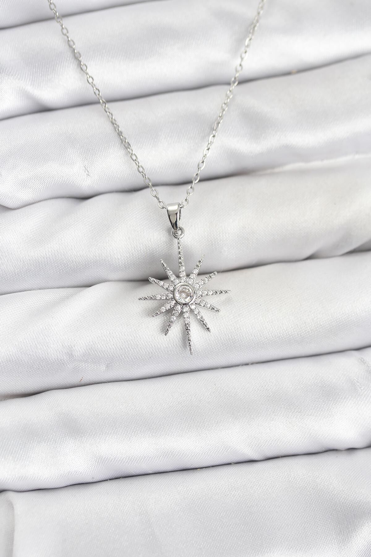 316L Çelik Zincir Gümüş Renk Kutup Yıldızı Model Zirkon Taşlı Kadın Kolye - TJ-BKO10876