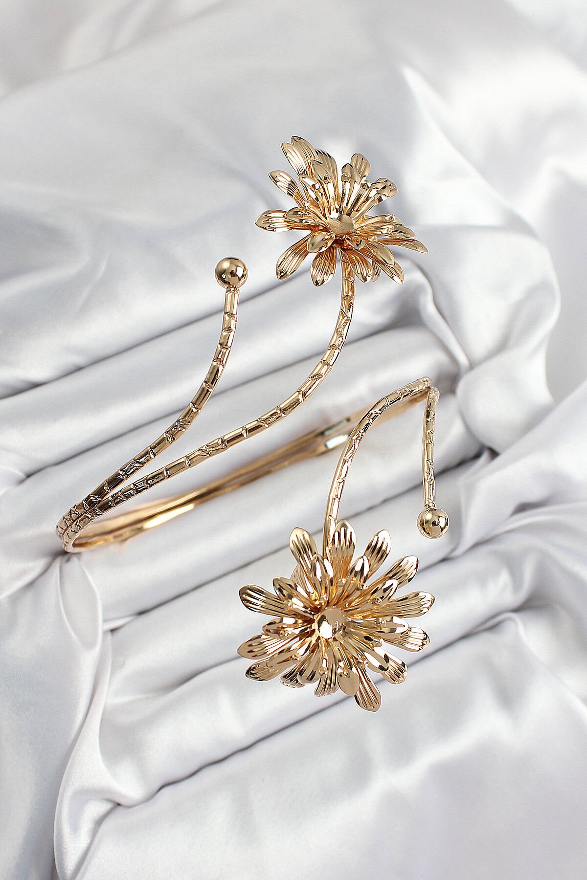 Pirinç Papatya Model Gold Renk Kadın Pazu Bileklik - TJ-BB7423