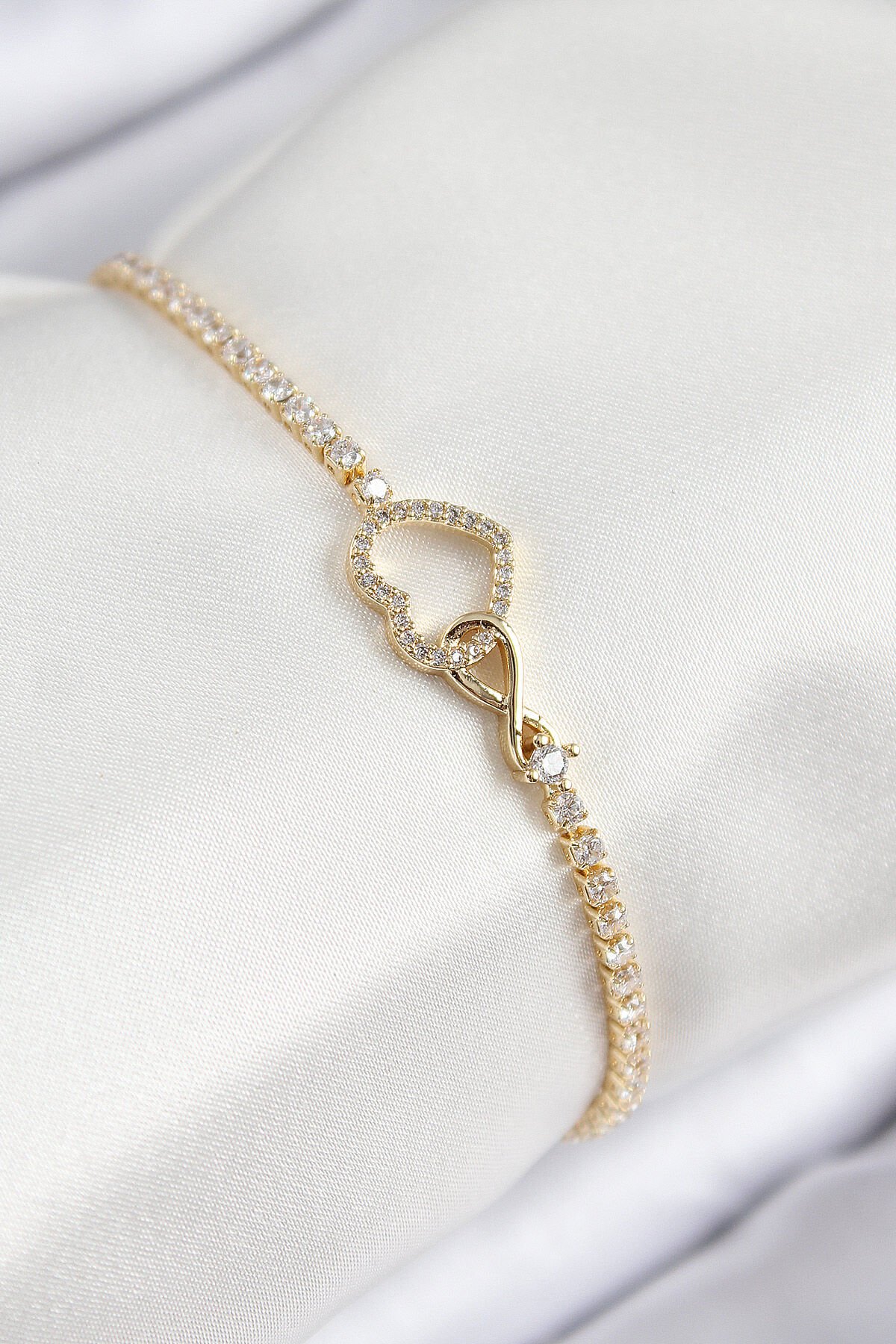 Pirinç Zirkon Taşlı Sonsuzluk Kalp Model Gold Renk Kadın Bileklik - TJ-BB7693