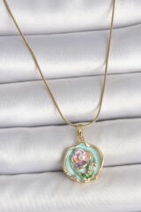 316L Çelik Gold Renk Zincir Turkuaz Pembe Mor Çiçek İşlemeli İnci Detay Portre Model Kadın Kolye - TJ-BKO10073