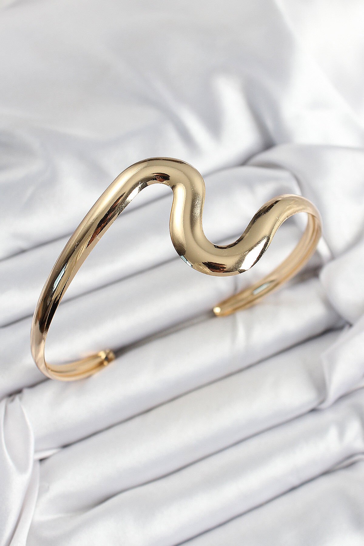 Pirinç Dalgalı Model Gold Renk Kadın Pazu Bileklik - TJ-BB7428