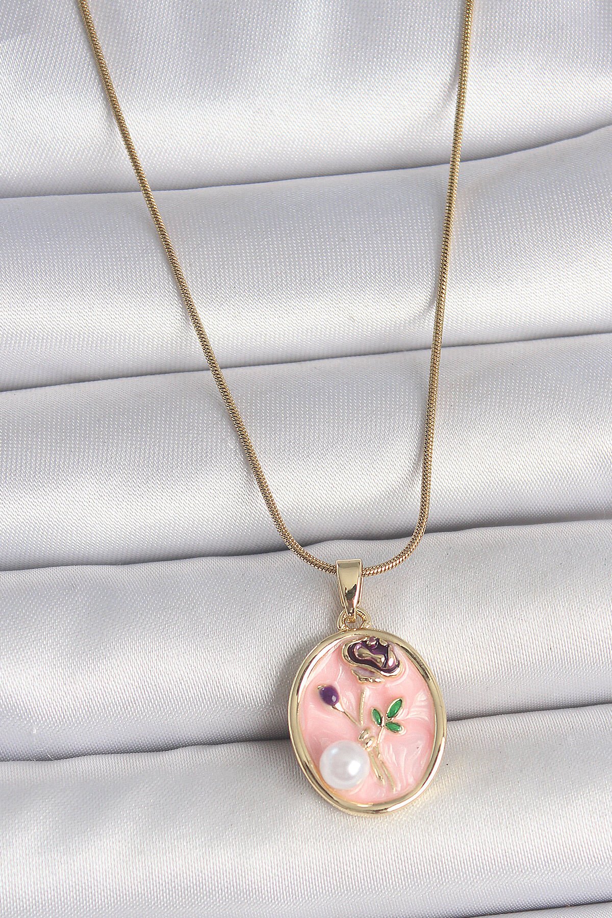 316L Çelik Gold Renk Zincir Pembe Çiçek İşlemeli İnci Detay Portre Model Kadın Kolye - TJ-BKO10077