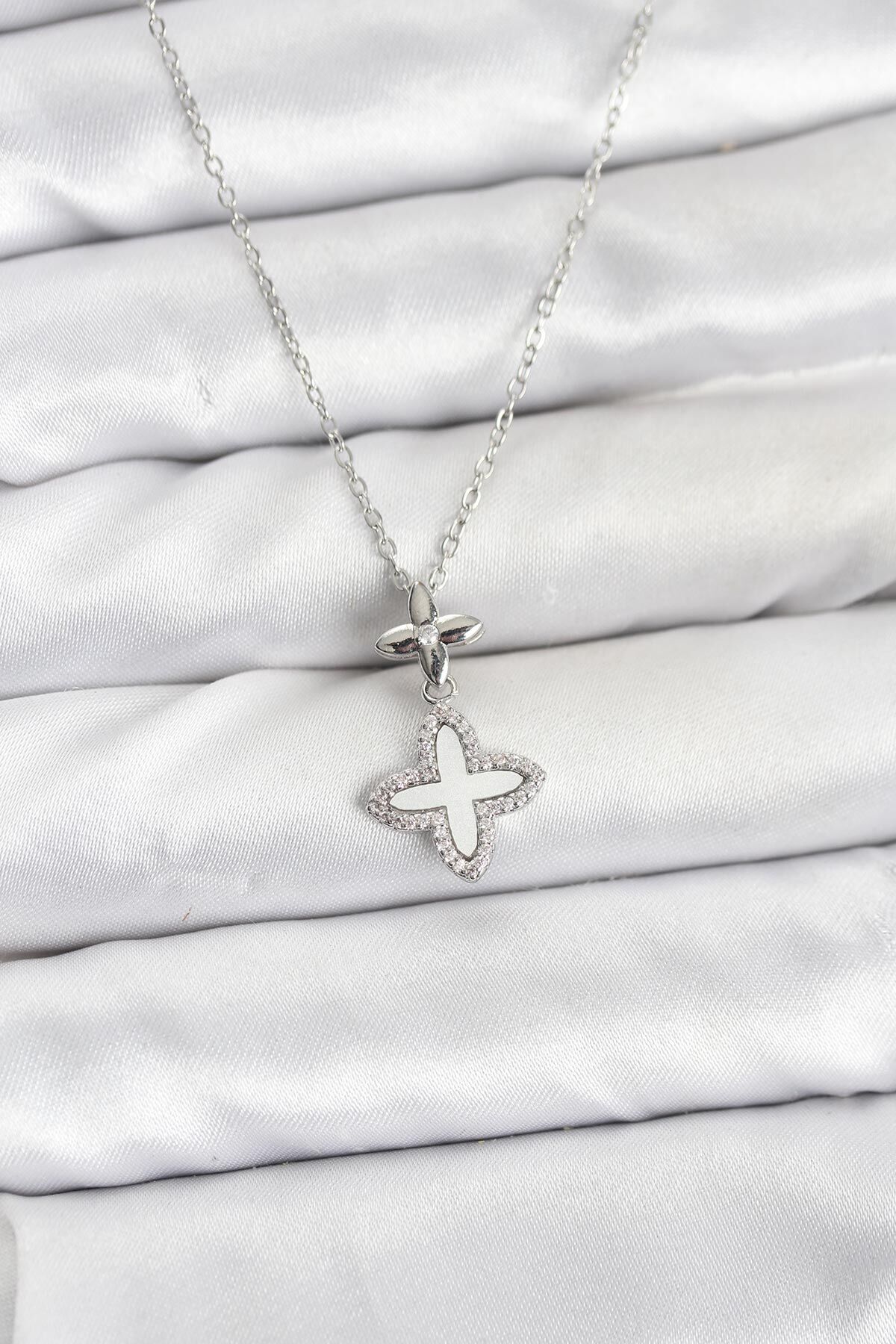 316L Çelik Zincir Gümüş Renk 4 Yapraklı Yonca Model Zirkon Taşlı Kadın Kolye - TJ-BKO10888