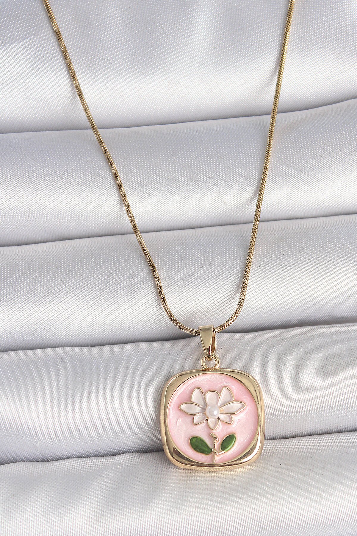 316L Çelik Gold Renk Zincir Pembe Papatya İşlemeli İnci Detay Kadın Kolye - TJ-BKO10082