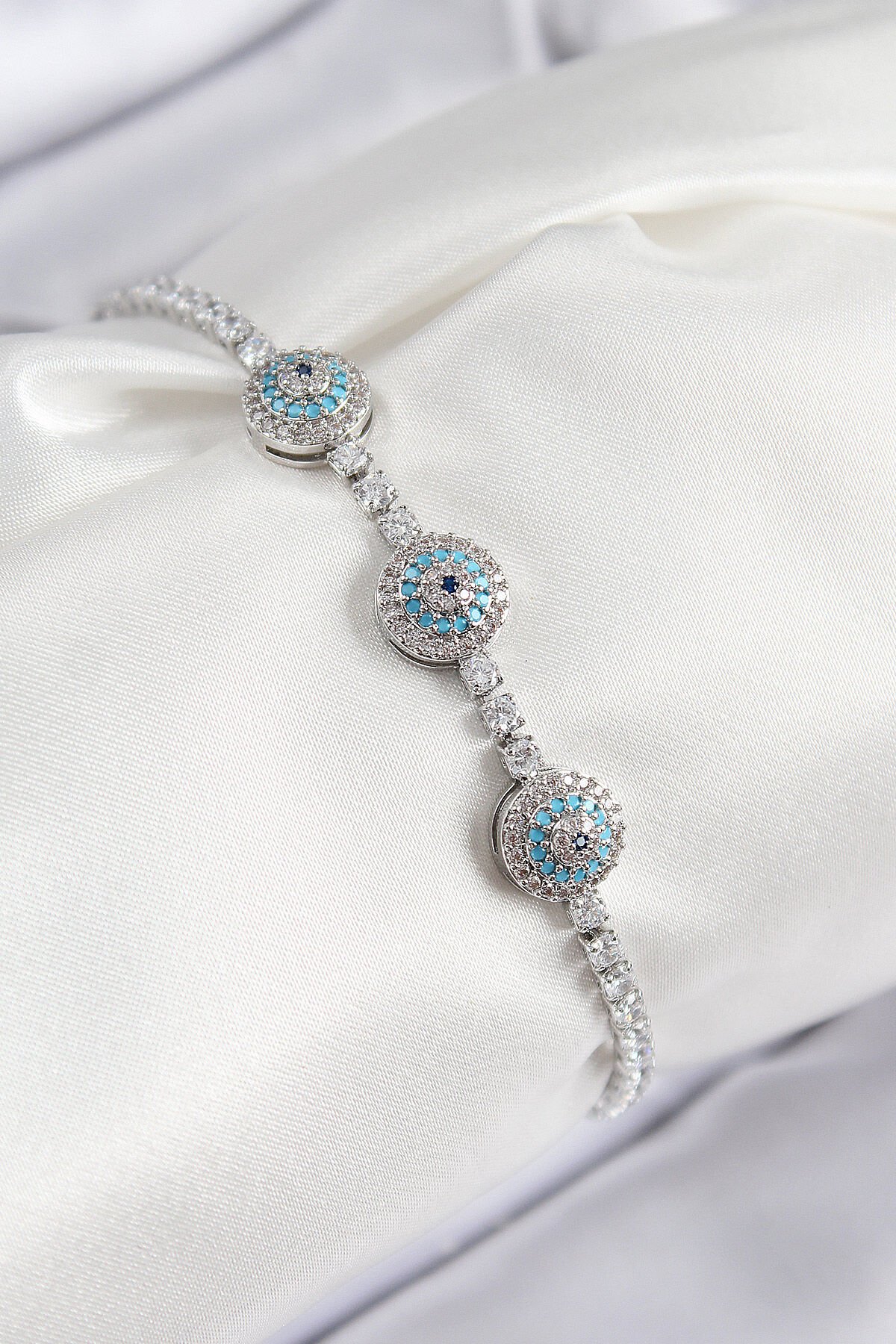 Pirinç Zirkon Taşlı Nazar Model Gümüş Renk Kadın Bileklik - TJ-BB7704