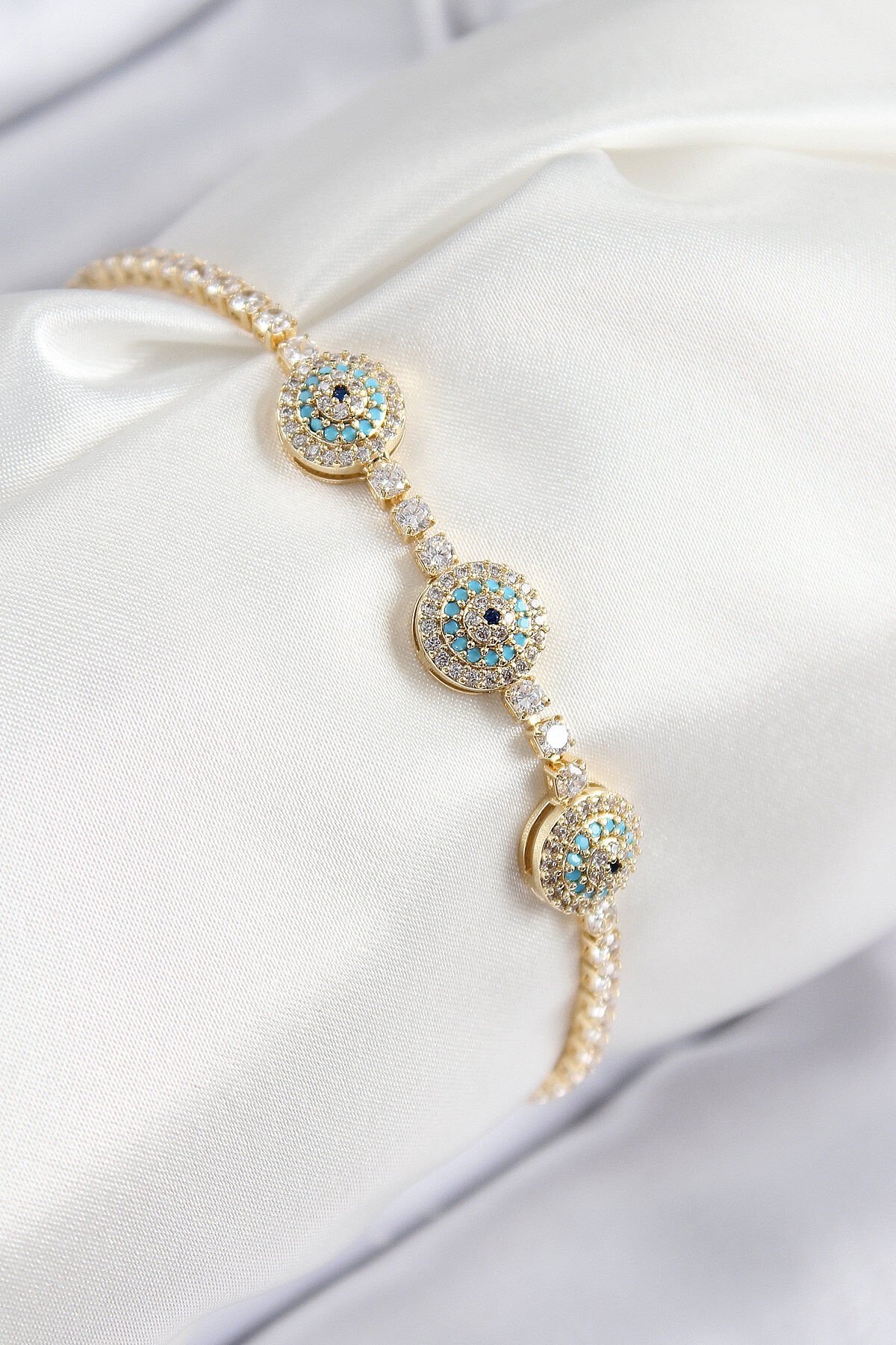 Pirinç Zirkon Taşlı Nazar Model Gold Renk Kadın Bileklik - TJ-BB7705