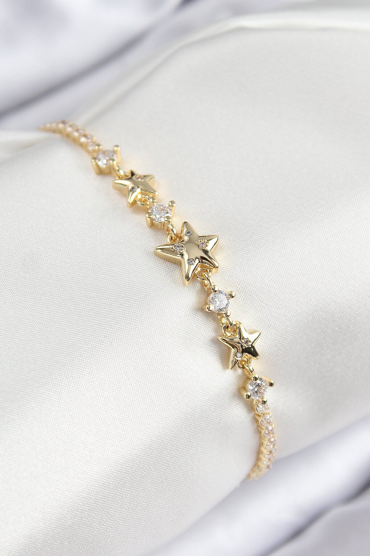 Pirinç Zirkon Taşlı Yıldız Model Gold Renk Kadın Bileklik - TJ-BB7707