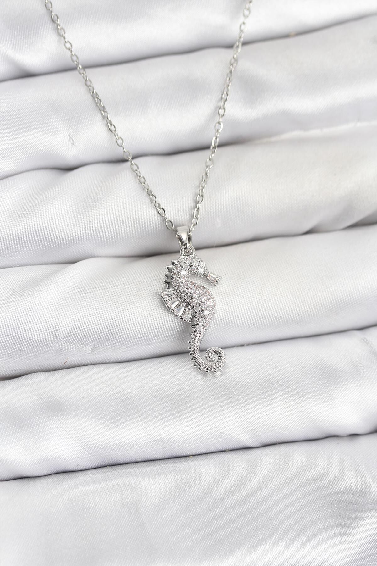 316L Çelik Zincir Gümüş Renk Deniz Atı Model Zirkon Taşlı Kadın Kolye - TJ-BKO10894