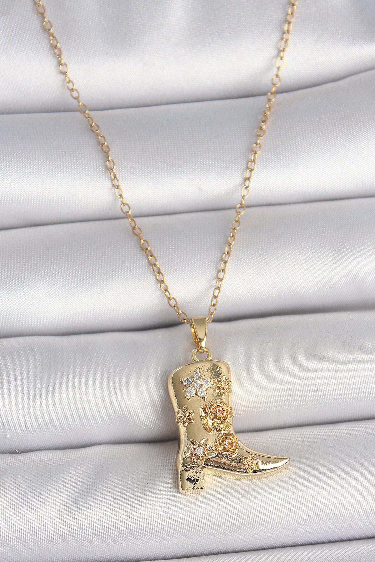 316L Çelik Gold Renk Zirkon Taşlı İşleme Detaylı Çizme Model Kadın Kolye - TJ-BKO10091