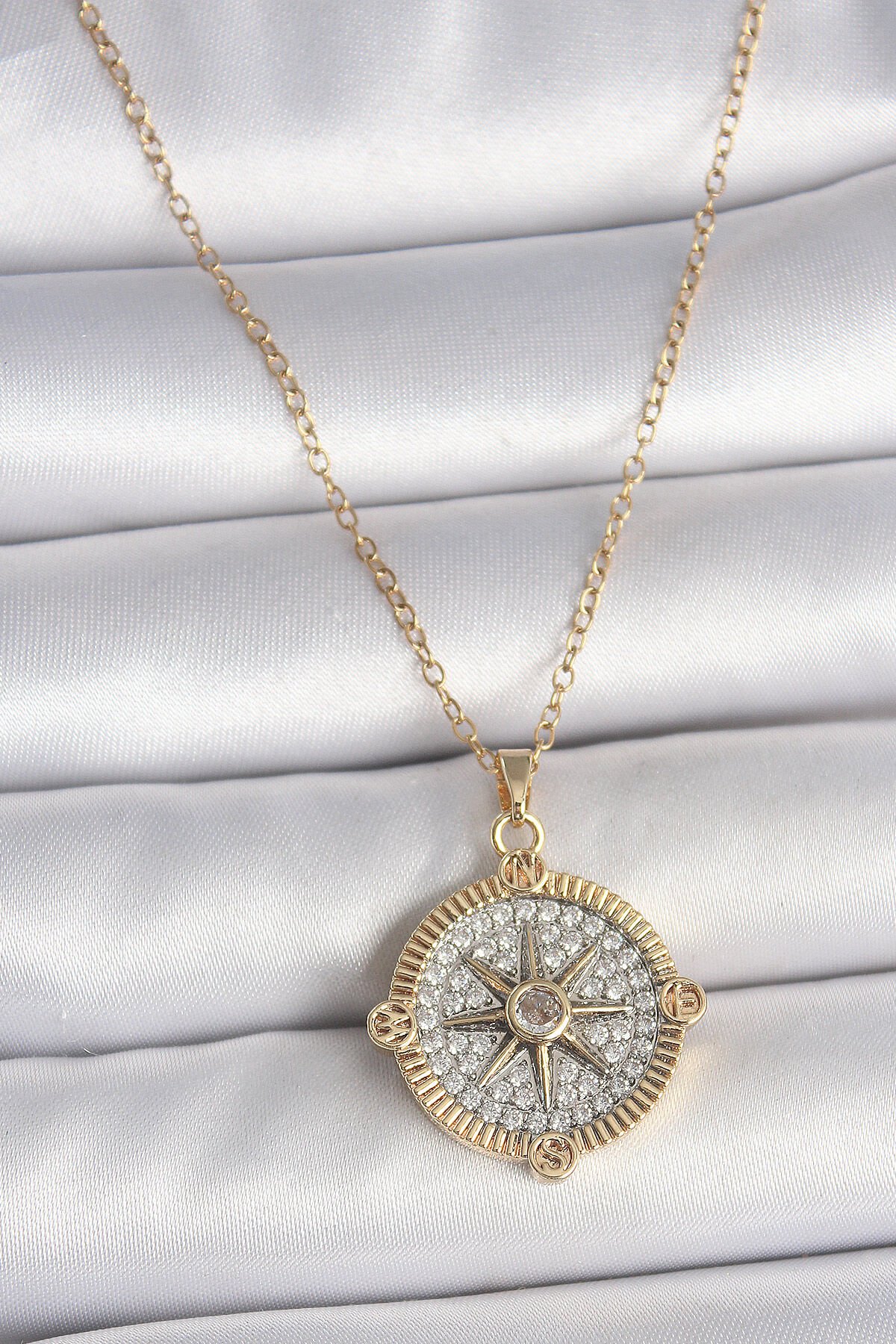 316L Çelik Gold Renk Zirkon Taşlı Pusula Model Kadın Kolye - TJ-BKO10093