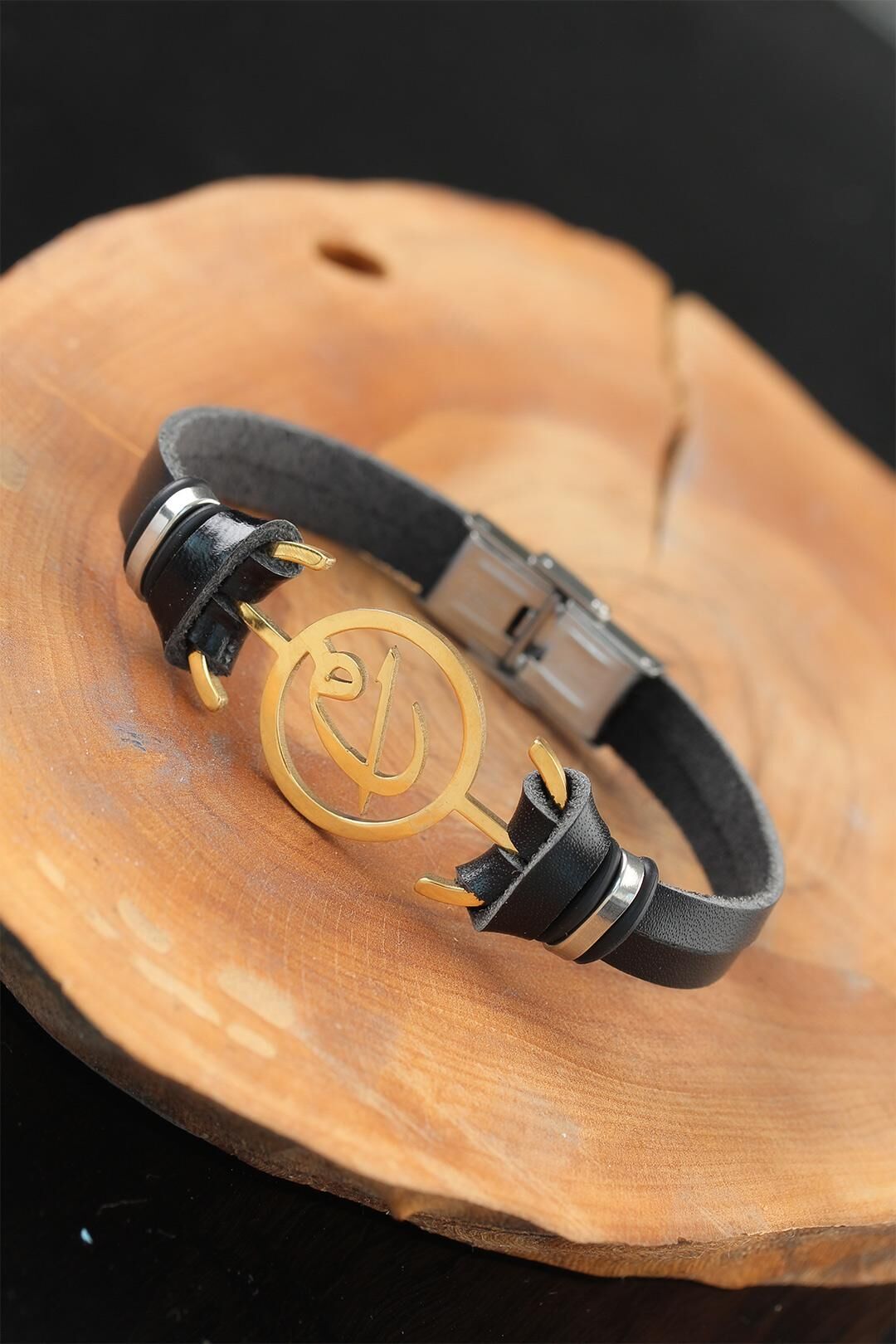 Gold Renk Elif Vav Metal Aksesuarlı Siyah Renk Deri Erkek Bileklik - TJ-EB2540-KS