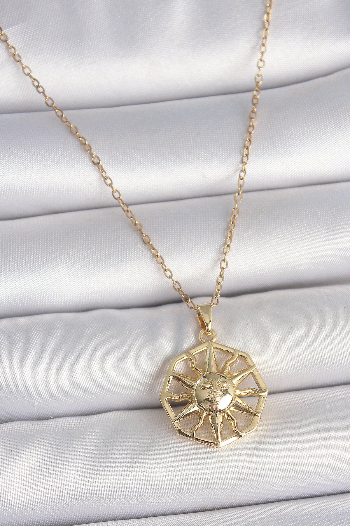 316L Çelik Gold Renk Zincir İşlemeli Güneş Model Kadın Kolye - TJ-BKO10104