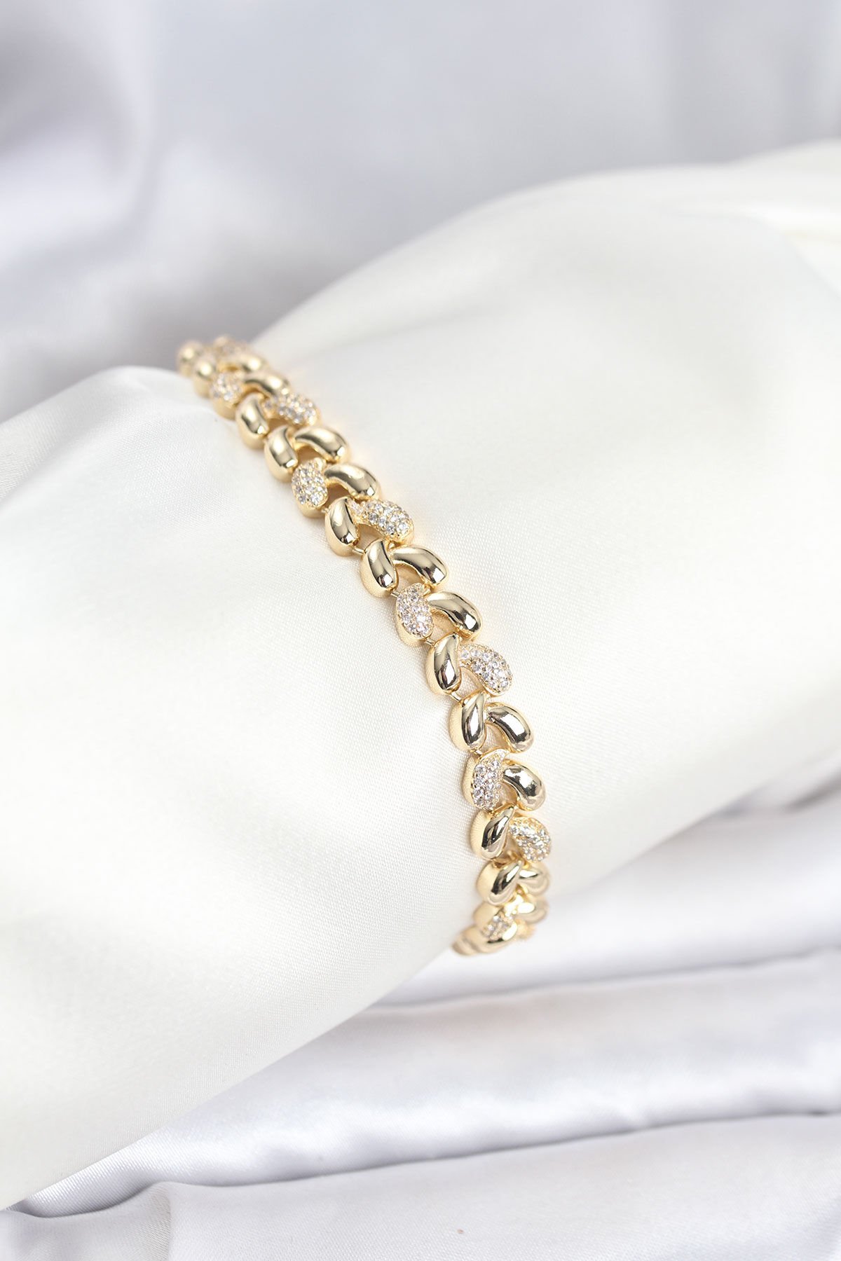 Pirinç Gold Renk VIP Seri Sarmal Damla Model Zirkon Taşlı Kadın Bileklik - TJ-BB8268