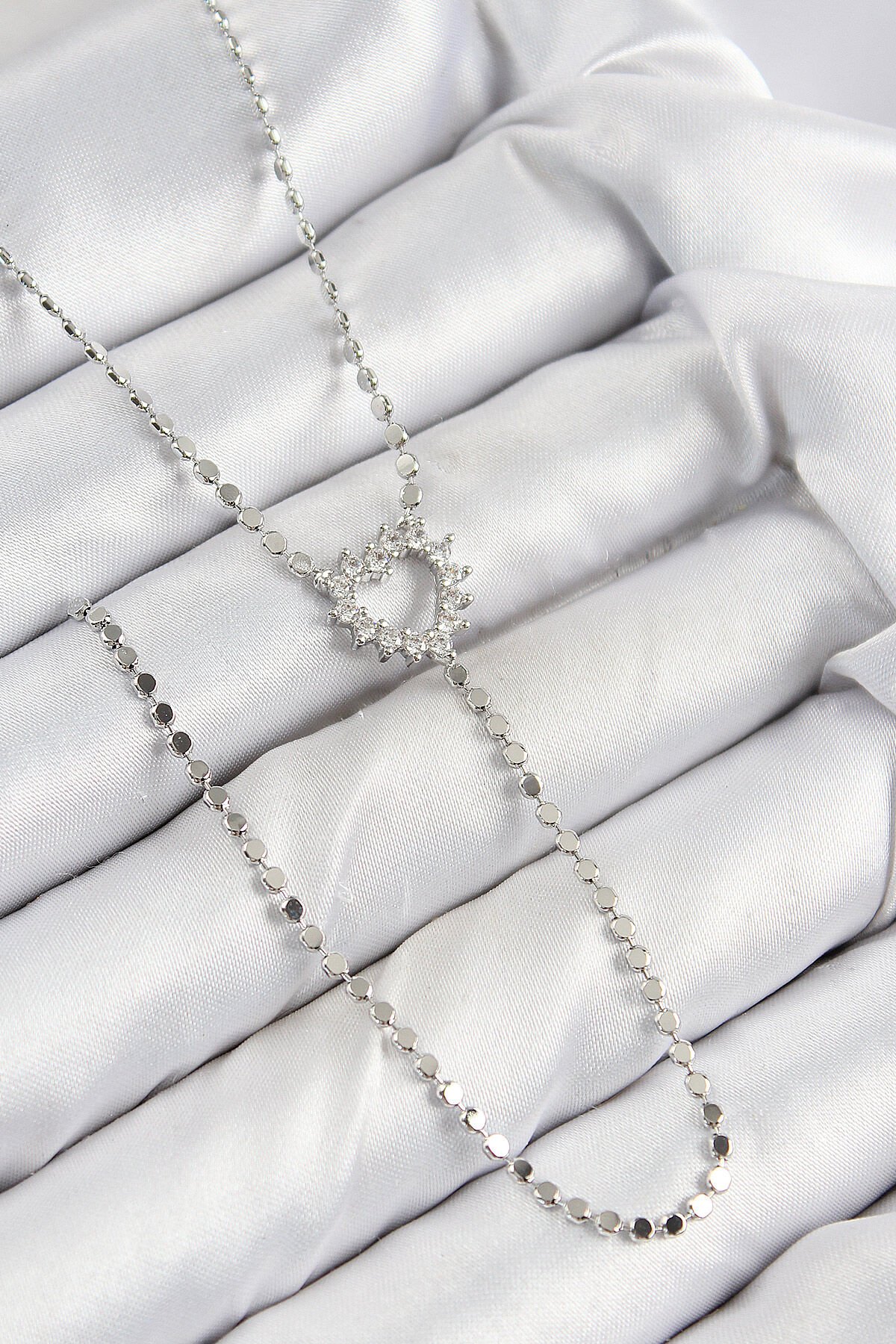 Pirinç Zirkon Taşlı Ezme Zincirli Kalp Model Gümüş Renk Y Kolye - TJ-BKO10460