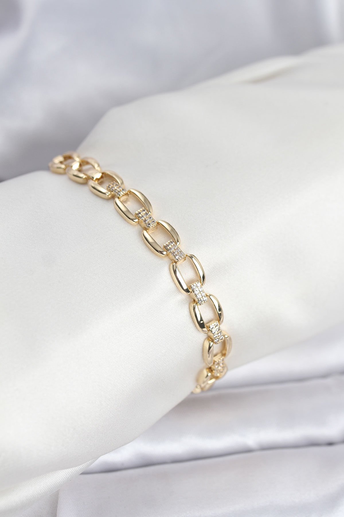 Pirinç Gold Renk VIP Seri Zincir Model Zirkon Taşlı Kadın Bileklik - TJ-BB8274