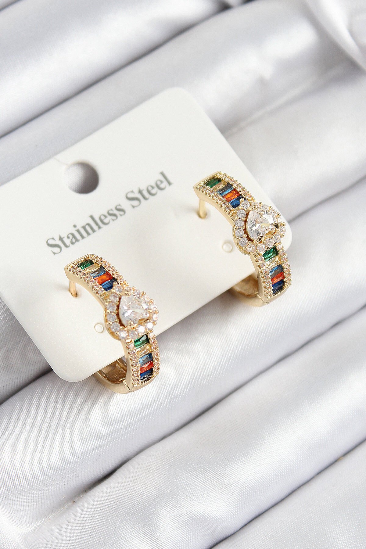 316L Çelik Renkli Zirkon Taşlı Kalpli Baget Halka Model Gold Renk Kadın Küpe - TJ-BKP10925