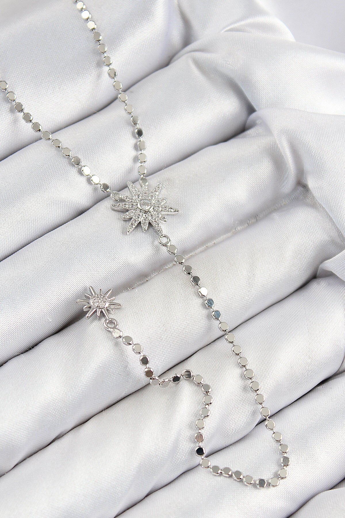 Pirinç Zirkon Taşlı Ezme Zincirli Kutup Yıldızı Model Gümüş Renk Y Kolye - TJ-BKO10468