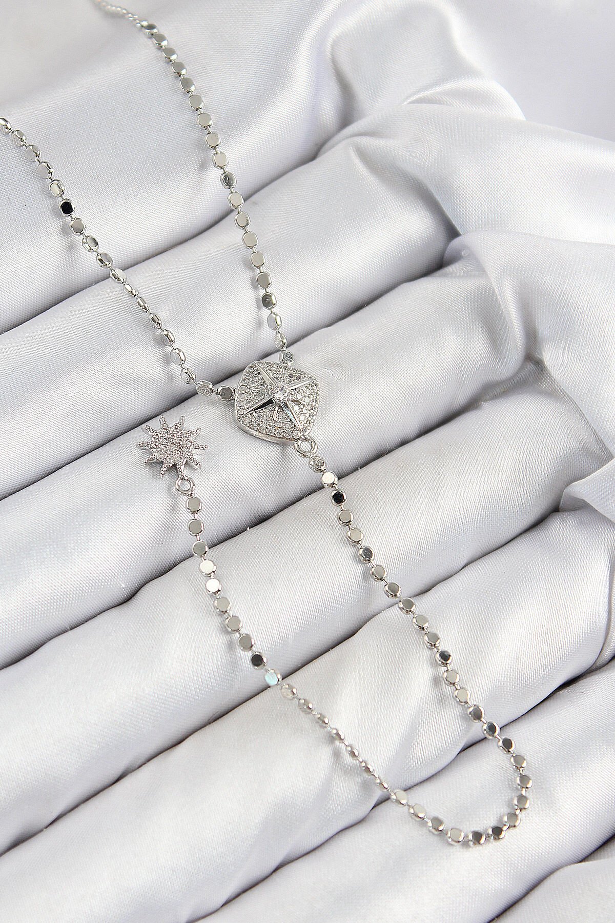 Pirinç Zirkon Taşlı Ezme Zincirli Madalyon Model Gümüş Renk Y Kolye - TJ-BKO10470