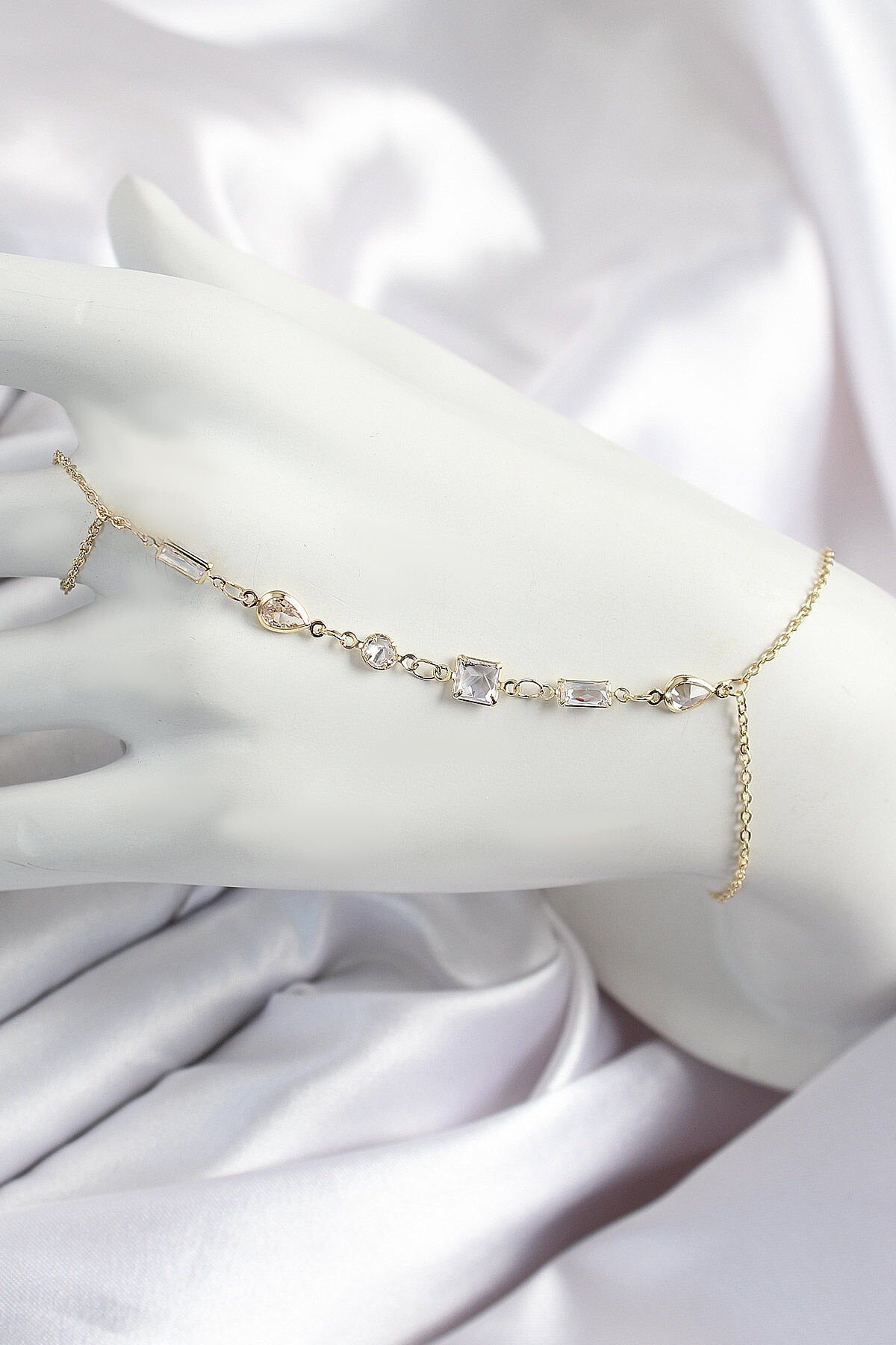 Pirinç Zirkon Taşlı Y Model Gold Renk Kadın Şahmeran - TJ-SN681