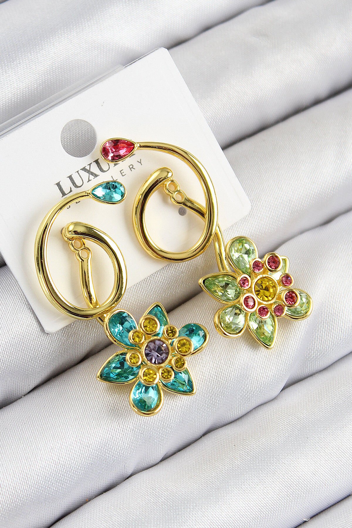 VIP Pirinç Zirkon Taşlı Çiçek Model Gold Renk Kadın Küpe - TJ-BKP11117