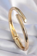 Pirinç Gold Çivi Model Renk Kadın Kelepçe - TJ-BB6457