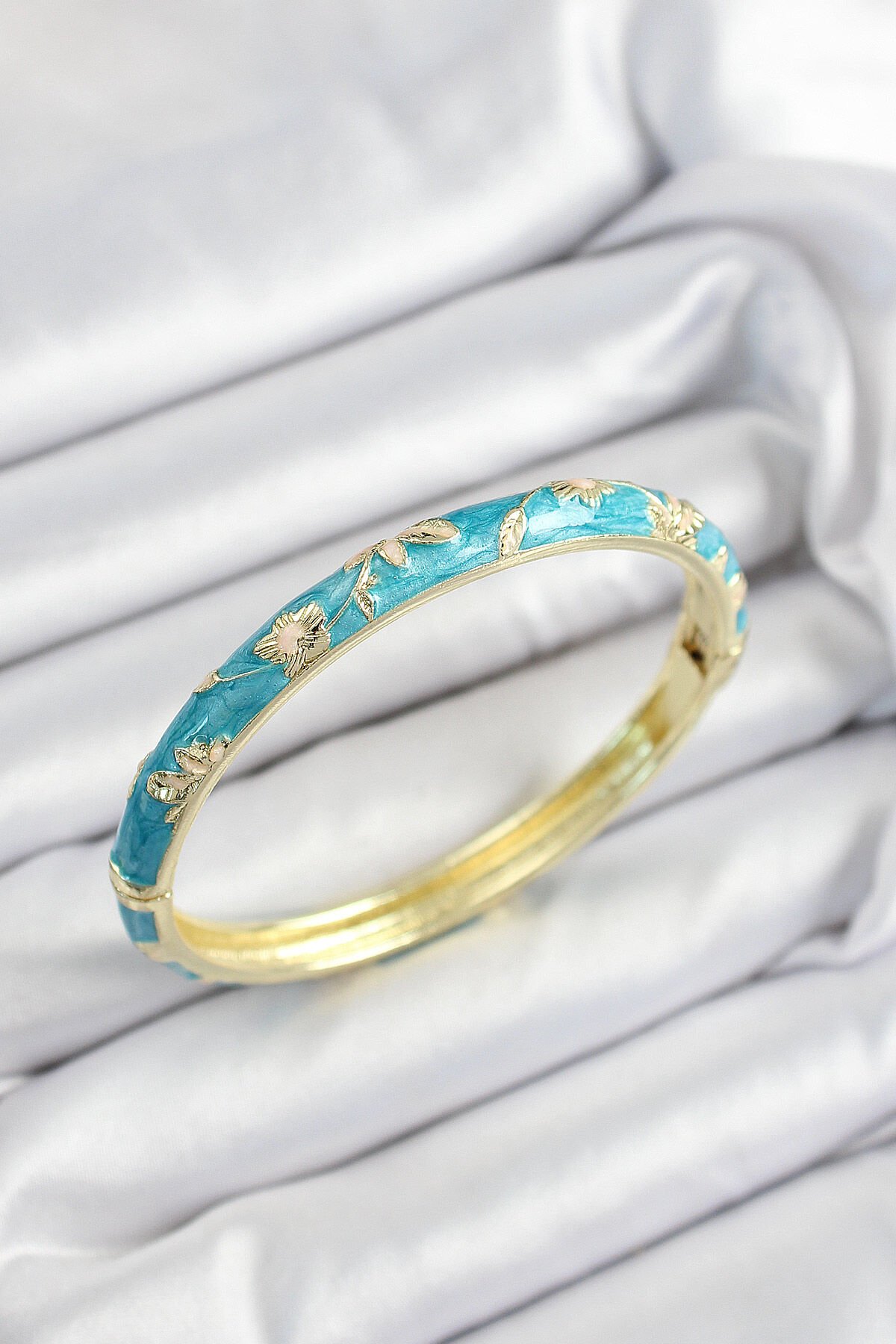 Mineli Pirinç Mavi Çiçek Motifli Gold Renk Kadın Kelepçe - TJ-BB7439