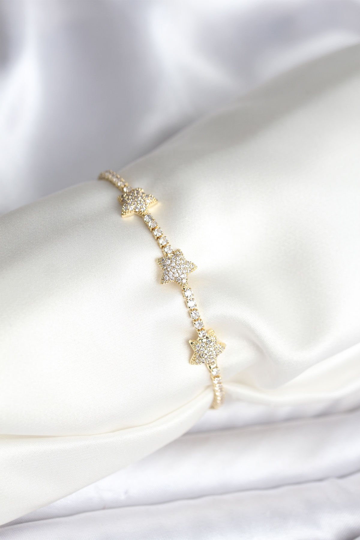 Yıldız Model Zirkon Taşlı Gold Renk Pirinç Su Yolu Kadın Bileklik - TJ-BB8096