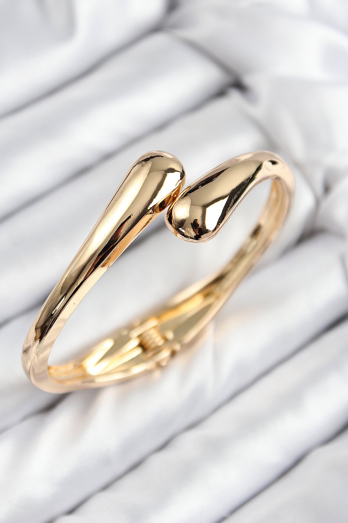 Pirinç Sarmal Model Gold Renk Kadın Kelepçe - TJ-BB7712