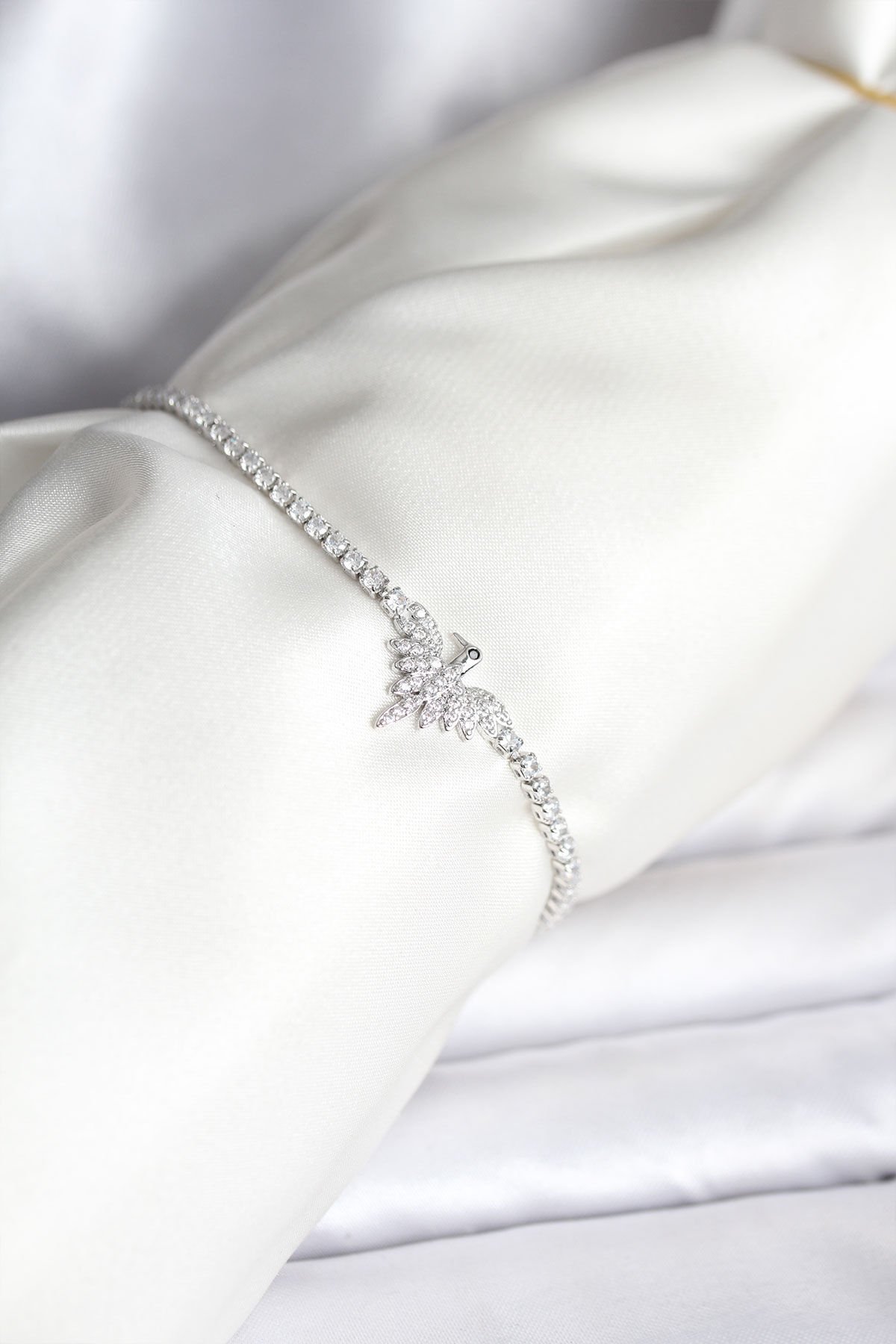 Anka Kuşu Model Zirkon Taşlı Gümüş Renk Pirinç Su Yolu Kadın Bileklik - TJ-BB8099