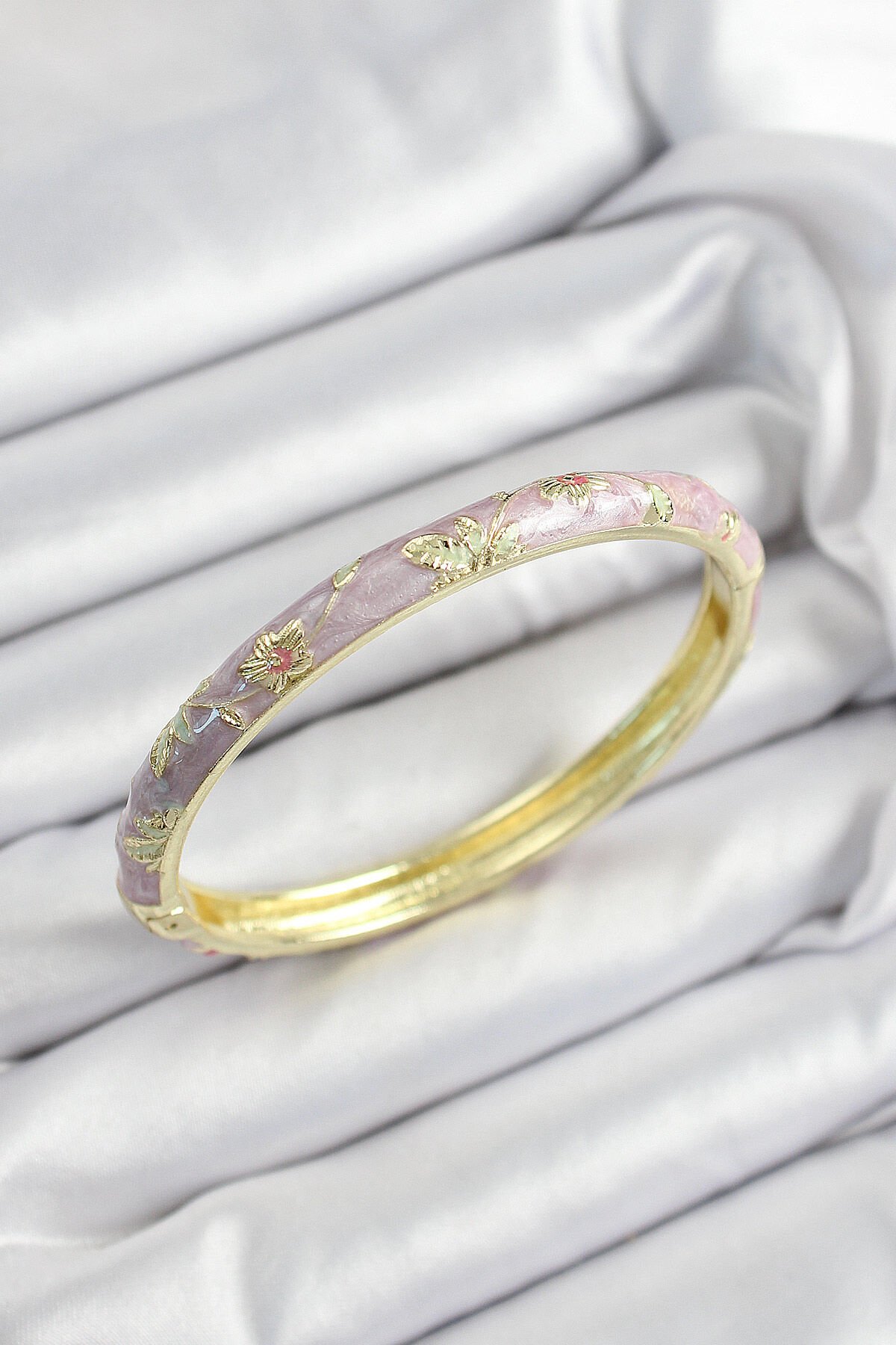 Mineli Pirinç Mor Çiçek Motifli Gold Renk Kadın Kelepçe - TJ-BB7446