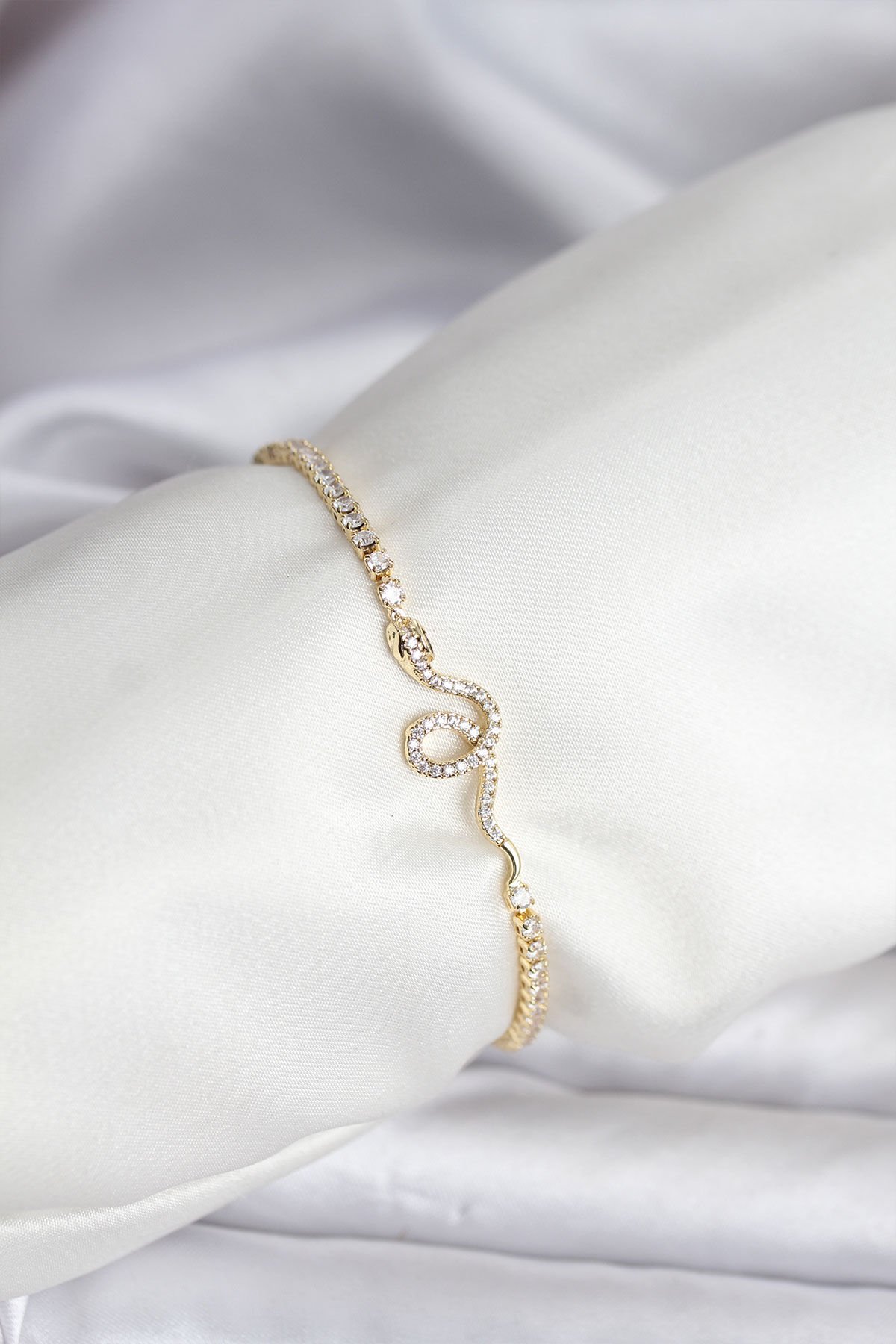 Yılan Model Zirkon Taşlı Gold Renk Pirinç Su Yolu Kadın Bileklik - TJ-BB8104