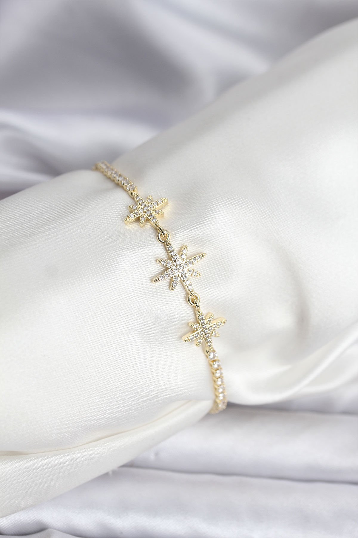 Kutup Yıldızı Model Zirkon Taşlı Gold Renk Su Yolu Kadın Bileklik - TJ-BB8106