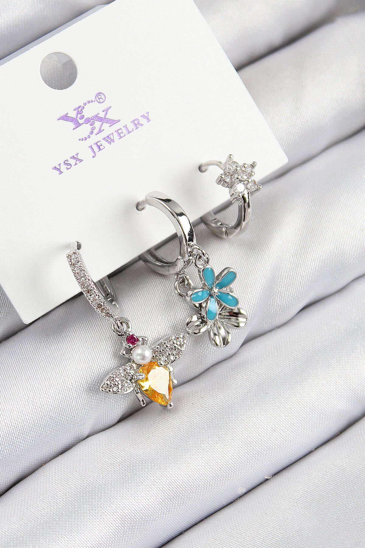 Pirinç Zirkon Taşlı 3'lü Arı Ve Çiçek Model Gümüş Renk Kadın Küpe - TJ-BKP11126