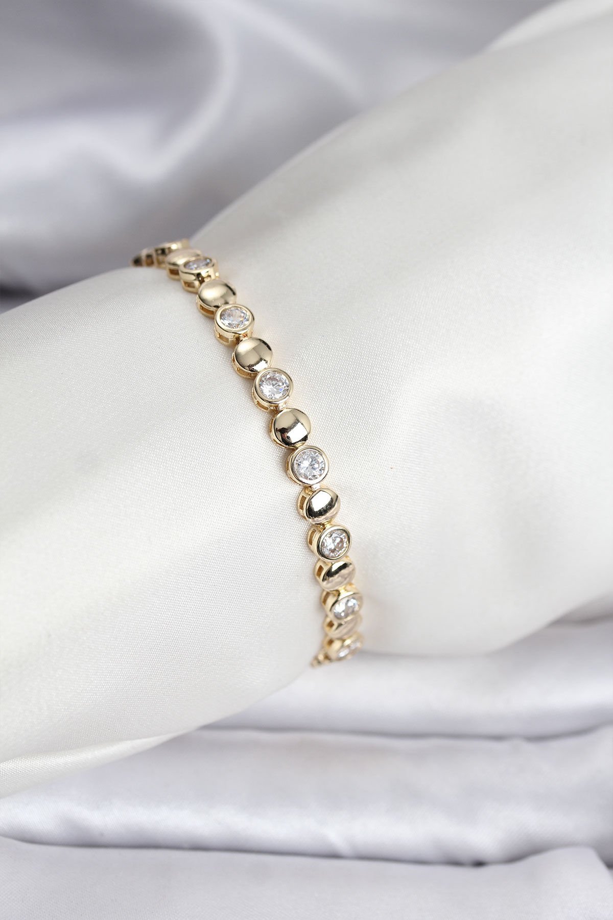 14K Gold Renk Kaplama Zirkon Taşlı CM Kadın Bileklik - TJ-BB8123