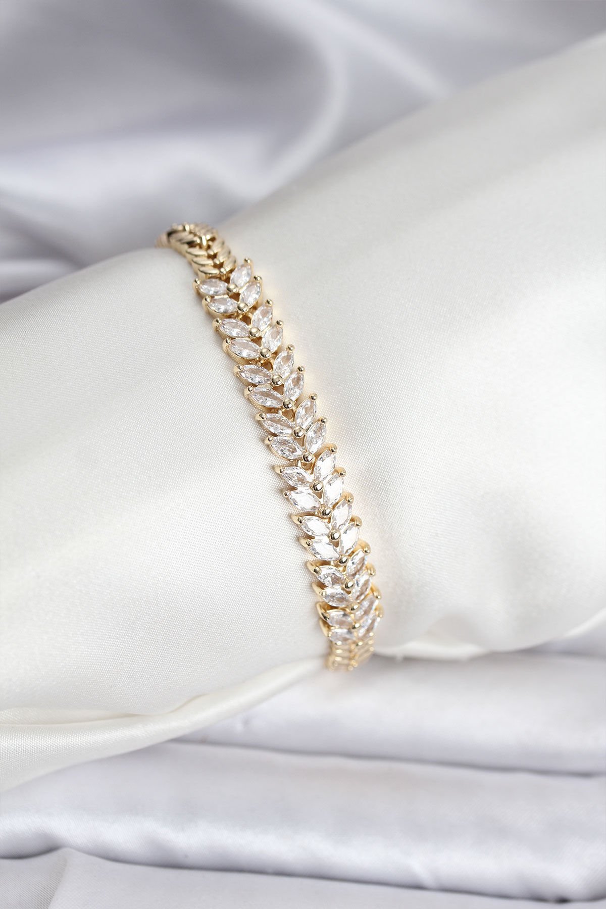 14K Gold Renk Kaplama Başak Model Zirkon Taşlı CM Kadın Bileklik - TJ-BB8124