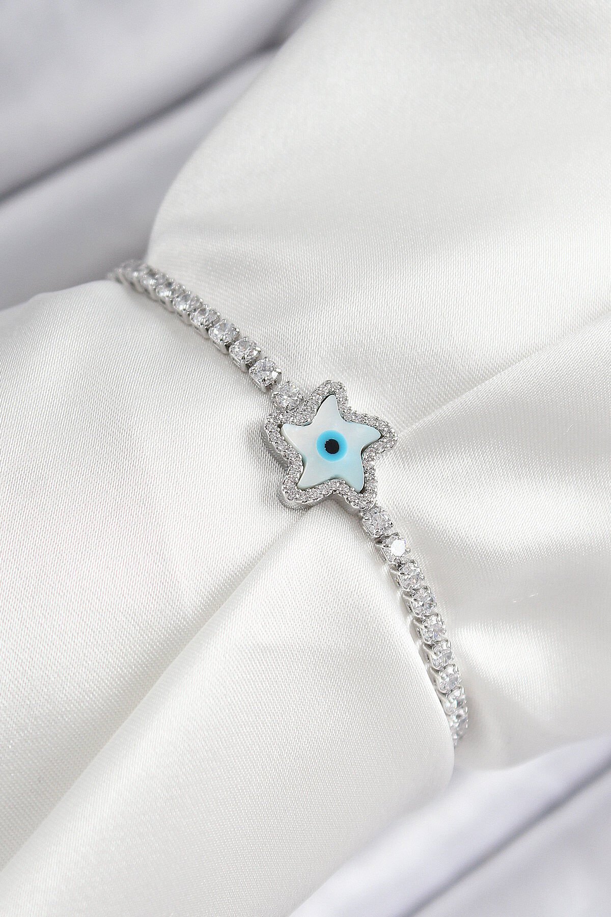 Pirinç Zirkon Taşlı Nazar Yıldız Model Gümüş Renk Asansörlü Kadın Bileklik - TJ-BB7469