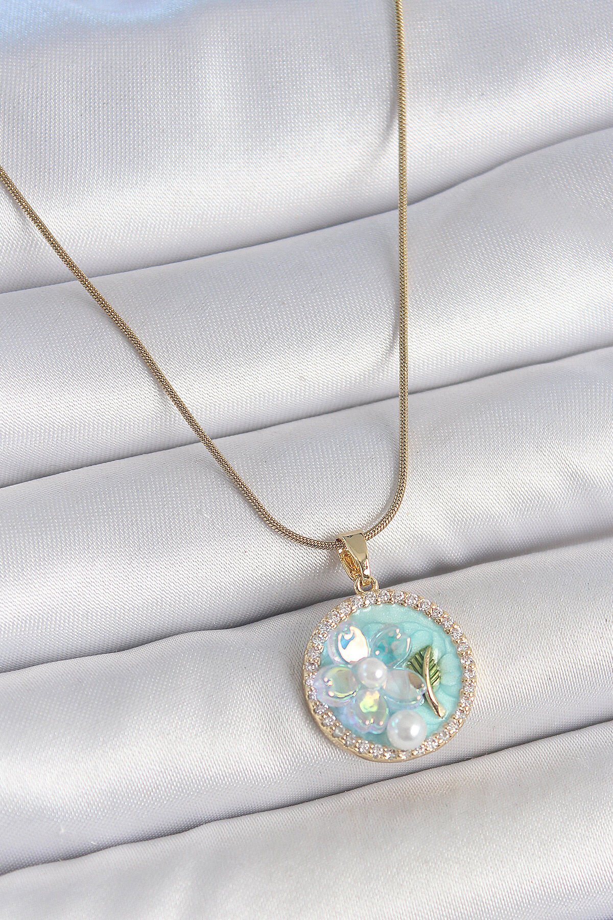316L Çelik Gold Renk Zincir Zirkon Taş Detaylı Mavi Mineli Çiçek İşlemeli İnci Detay Kadın Kolye - TJ-BKO10137