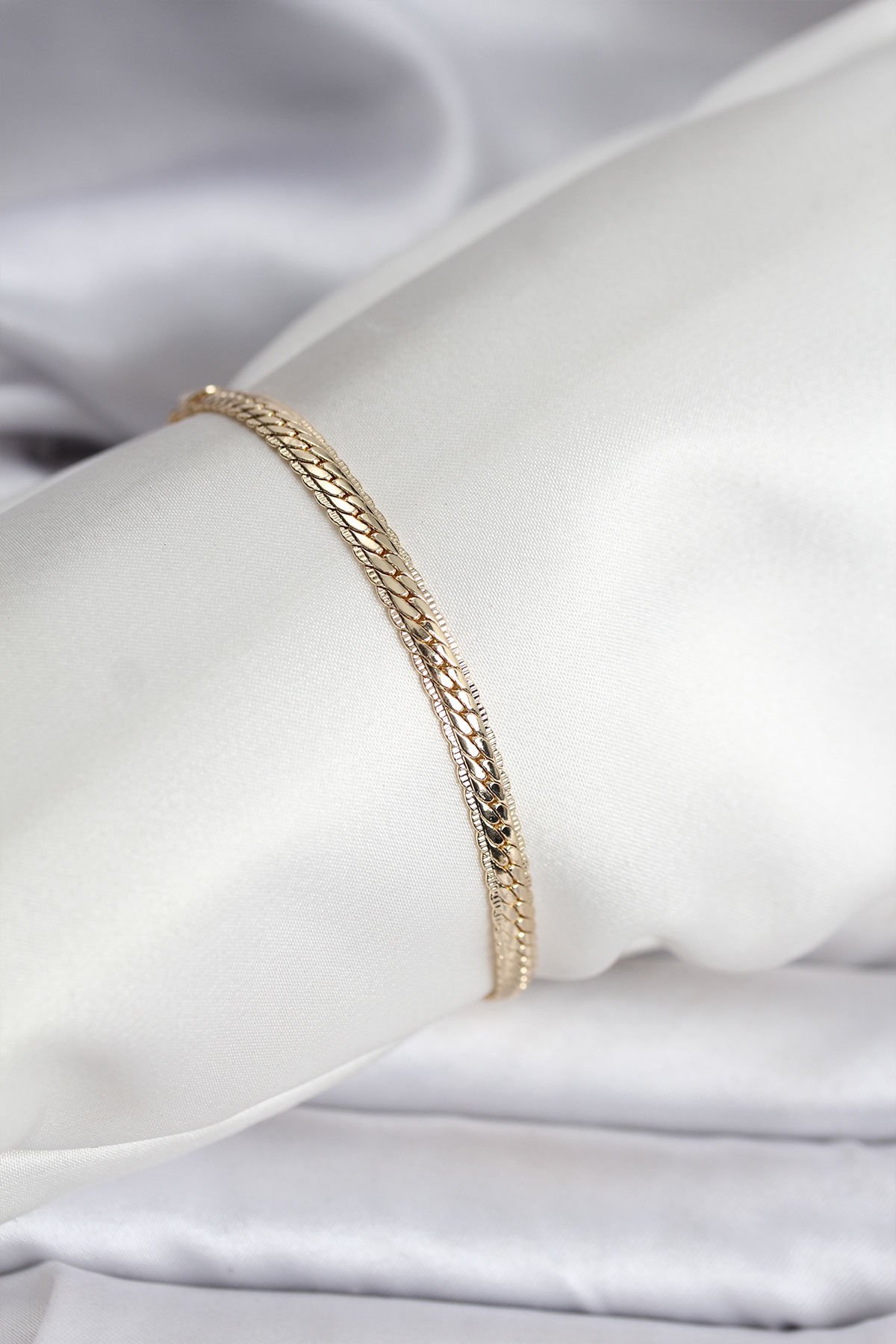 14K Gold Renk Kaplama Lazer Ezme Zincir Model CM Kadın Bileklik - TJ-BB8130