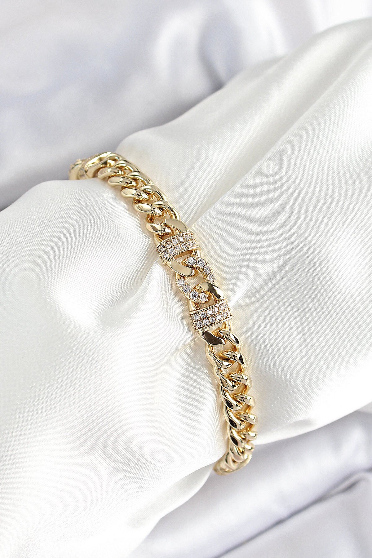 Xuping Pirinç Klasik Zincir Model Gold Renk Kadın Bileklik - TJ-BB7477