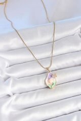 316L Çelik Gold Renk Zincir Damla Mix Renk Mineli Çiçek İşlemeli Kelebek Detay Portre Model Kadın Kolye - TJ-BKO10142