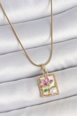 316L Çelik Gold Renk Zincir Beyaz Mineli Çiçek İşlemeli İnci Detay Portre Model Kadın Kolye - TJ-BKO10144