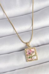 316L Çelik Gold Renk Pembe Mineli Çiçek İşlemeli İnci Detay Portre Model Kadın Kolye - TJ-BKO10145