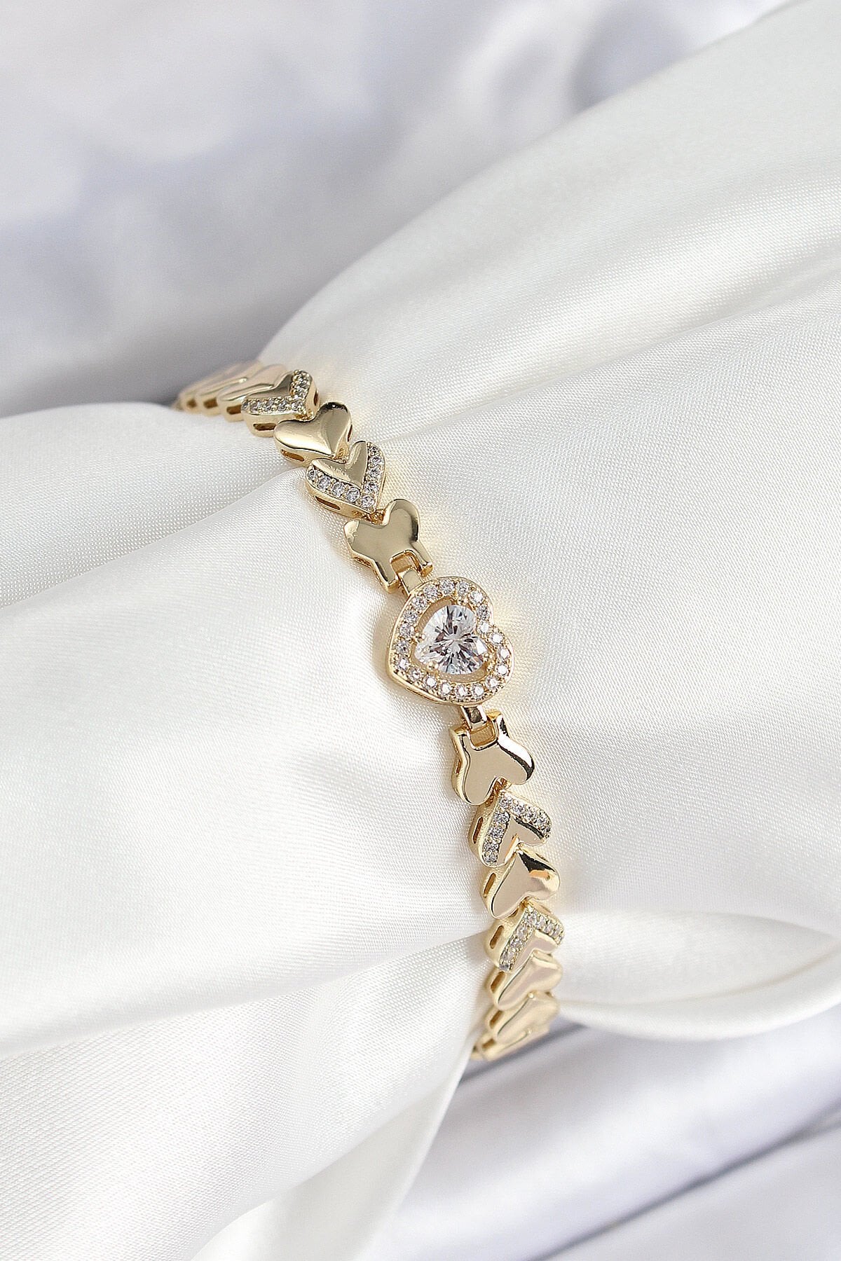 Xuping Pirinç Baget Kalp Model Gold Renk Kadın Bileklik - TJ-BB7481