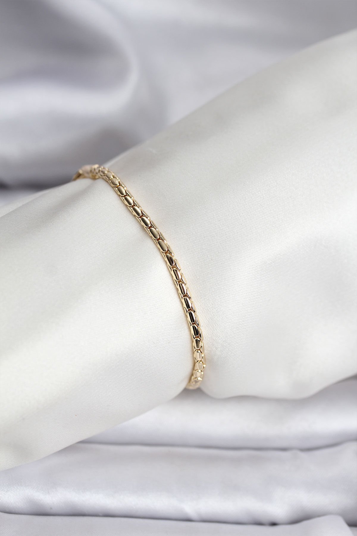 14K Gold Renk Kaplama Zincirli Model CM Kadın Bileklik - TJ-BB8139