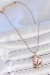 316L Çelik Gold Renk Zincir Pembe Mineli İncili Çiçek İşlemeli Portre Model Kadın Kolye - TJ-BKO10148