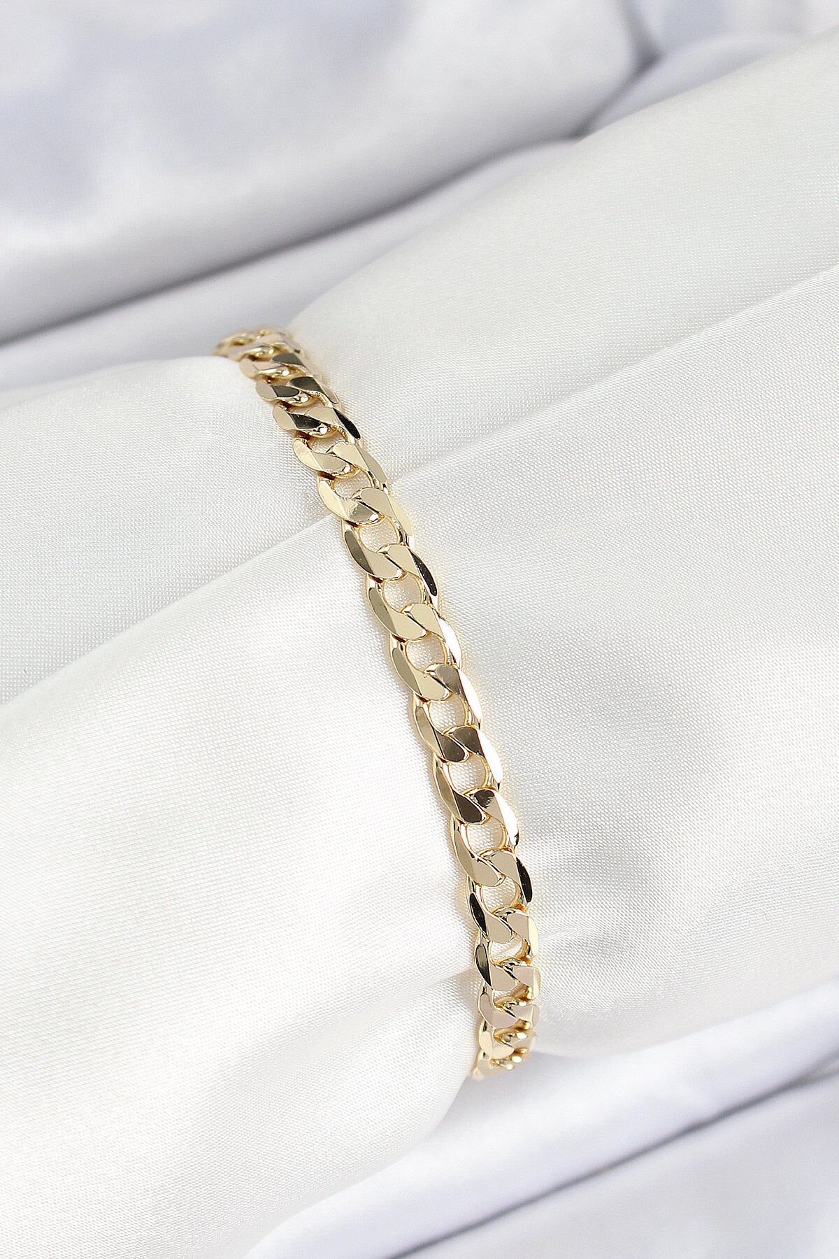 Xuping Pirinç Klasik Ezme Zincir Model Gold Renk Kadın Bileklik - TJ-BB7486