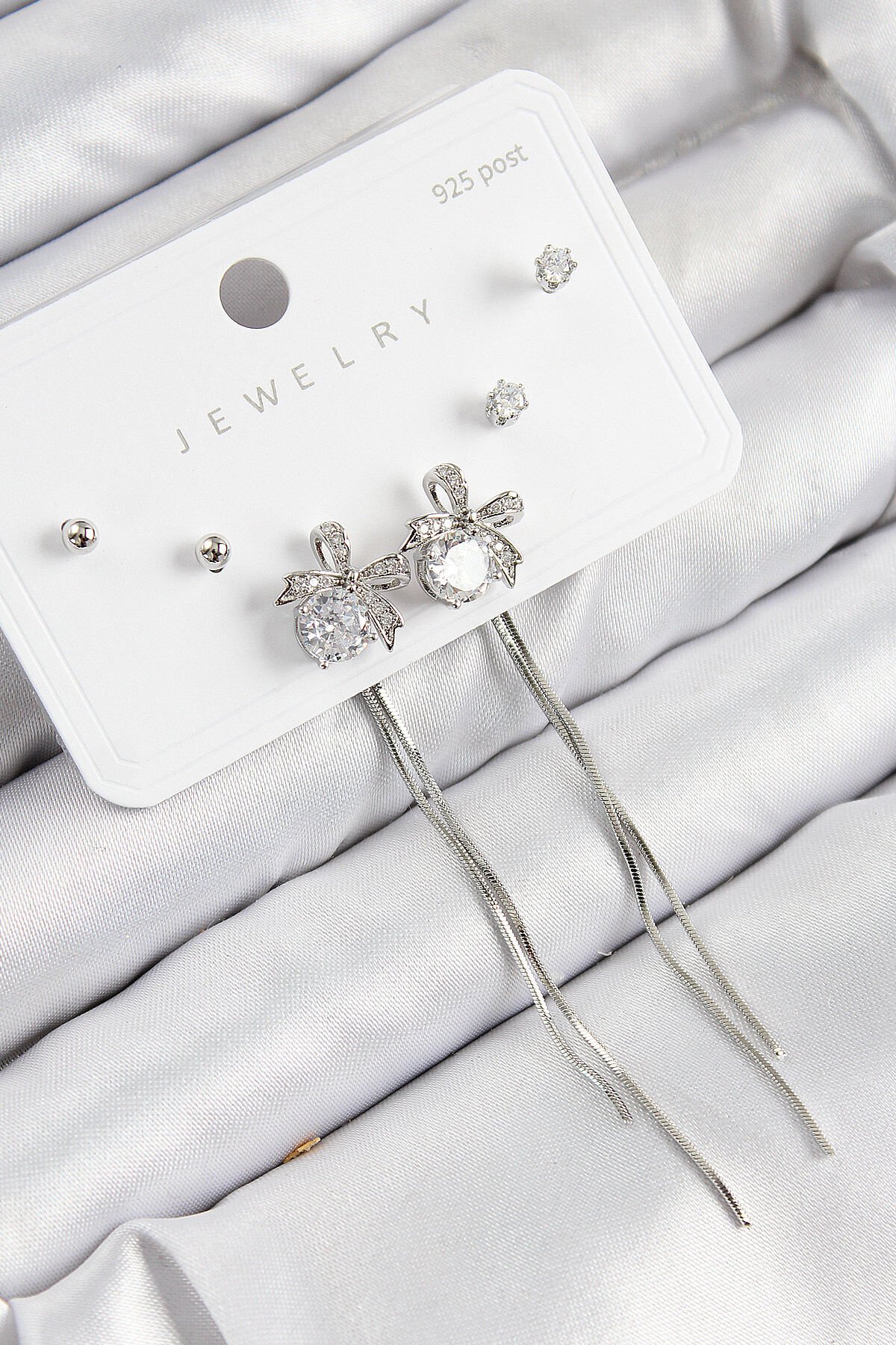 Pirinç Zirkon Taşlı Sallantılı Fiyonk Model Gümüş Renk 925 Ayar Gümüş Çivi Kadın Küpe Set - TJ-BKP11169